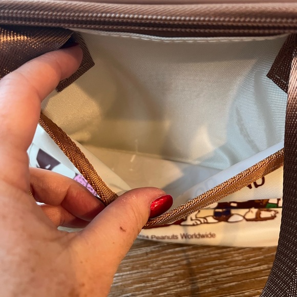 New Peanuts Snoopy Cream and Brown Lunch Bag Tote
It’s Good to Have a Friend - Picture 5 of 6